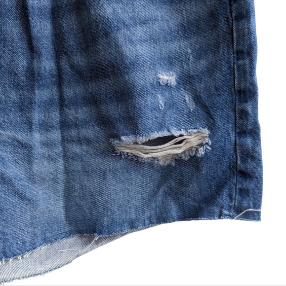 Old Navy Maternity Full Panel Slouchy Straight Denim Shorts - Picture 3 of 8